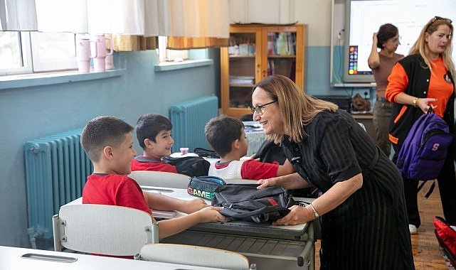 Güzelbahçe Belediyesi’nden Öğrencilere Kırtasiye Desteği