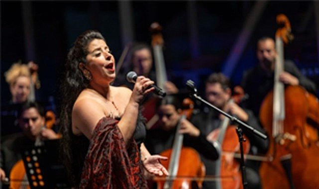 İzmir Oda Orkestrası yeni sezonu Zeytin Sahne’de açtı