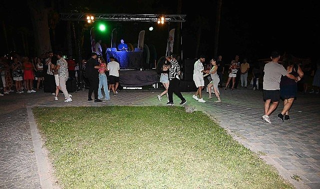 Kemer’de muhteşem Latin dans şovu