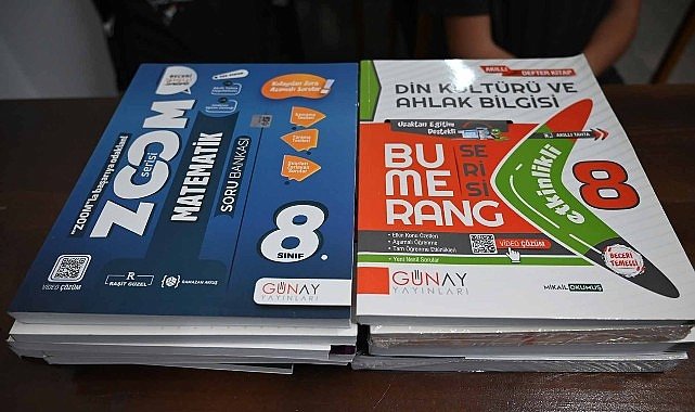 Kemer’de sekizinci sınıf öğrencilerine ücretsiz ders kitapları dağıtıldı