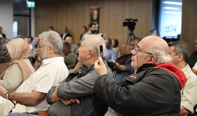 Şahin, Kitap Fuarı’nda uyardı: “Zihnimiz ele geçiriliyor”